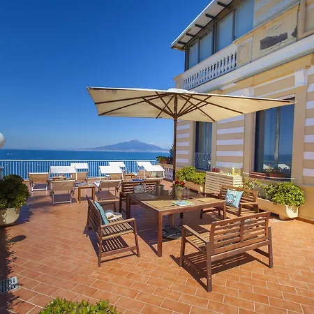 Alojamento de Acomodação e Pequeno-almoço La Terrazza 38 2*